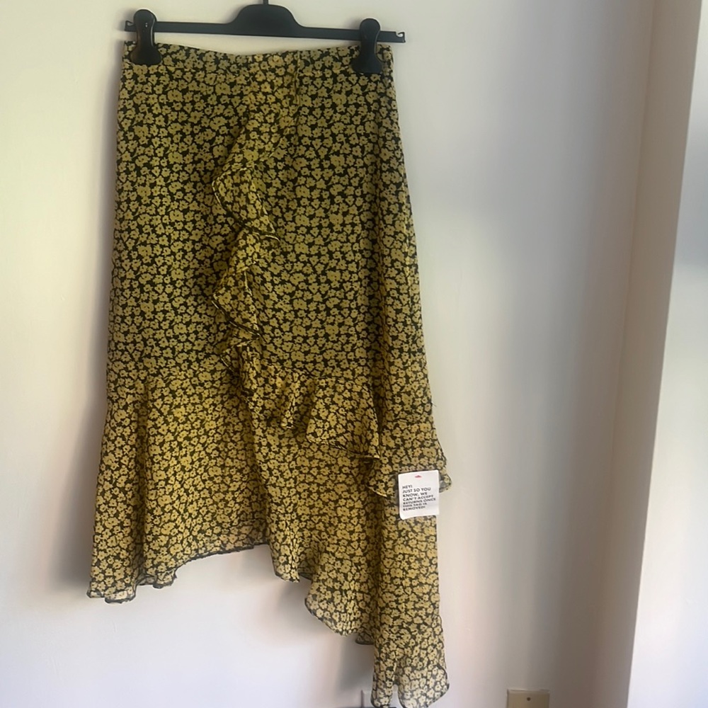 ASOS Yellow Floral Skirt, SZ 8, Asymmetrical Hem, Lined to the Knee, NWT